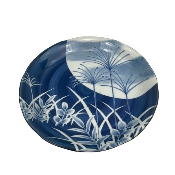 Toyo Japanese Blue and White Porcelain Plate With Floral Design - Picture 4 of 7